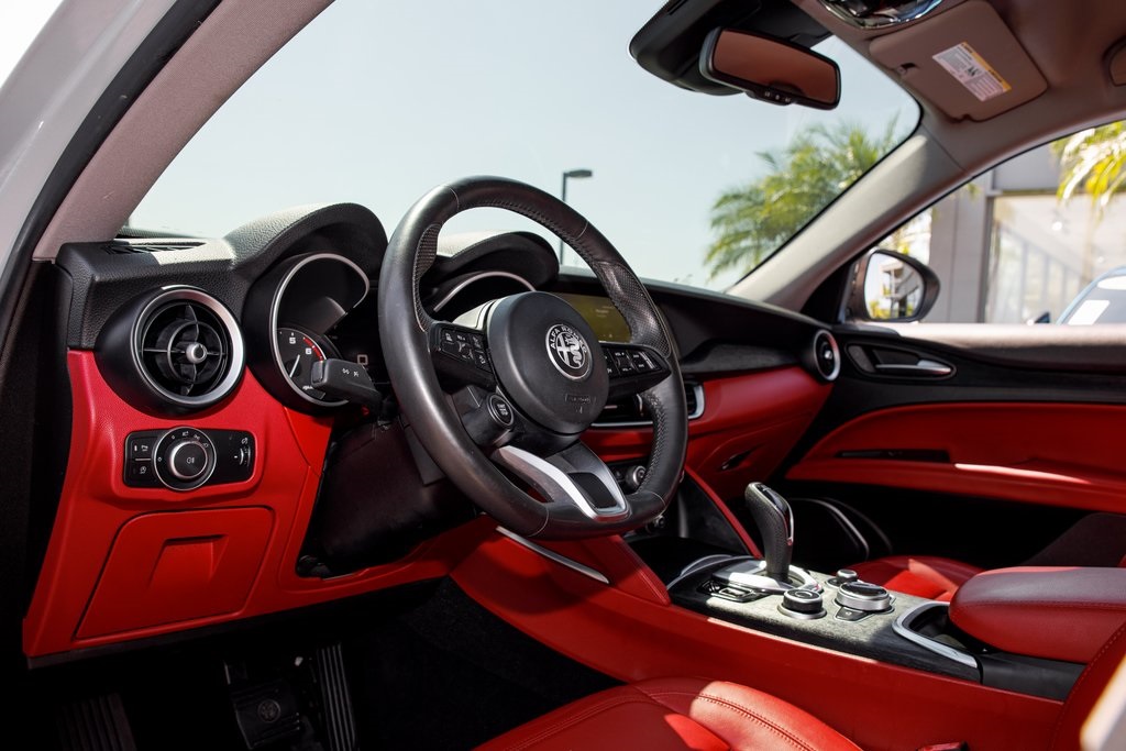 2021 Alfa Romeo Stelvio Sport Base photo 16