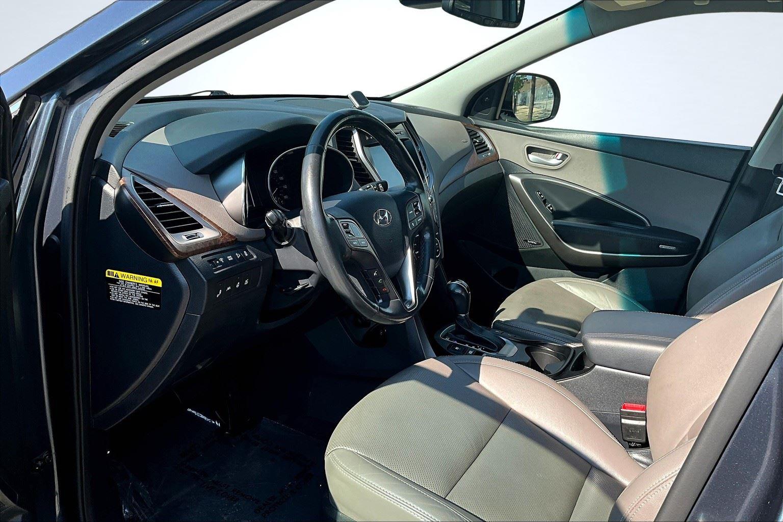 2017 Hyundai Santa Fe Limited Ultimate photo 11