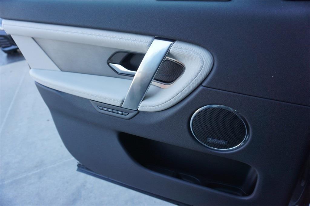 2025 Land Rover Discovery Sport Dynamic SE photo 11