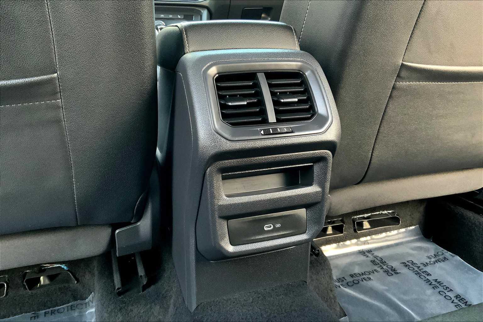2022 Volkswagen Taos SE photo 32
