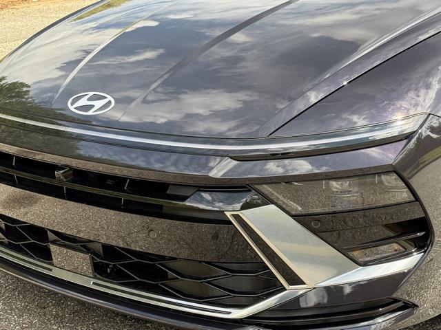 2025 Hyundai Sonata Hybrid Limited photo 8