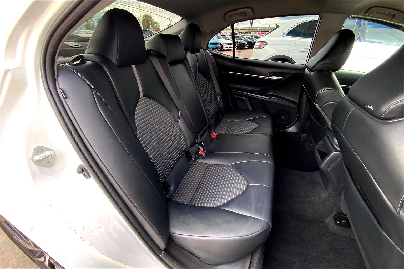 2022 Toyota Camry SE photo 17