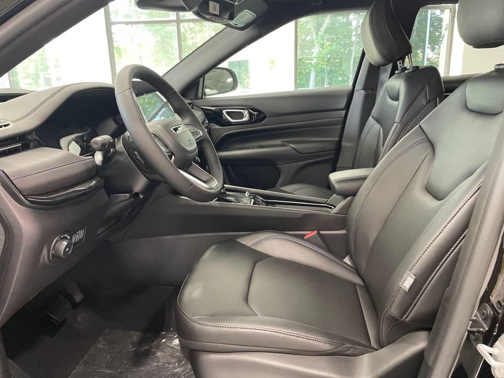 2025 Jeep Compass Limited photo 3