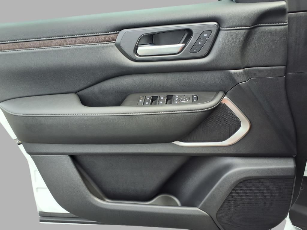 2025 Nissan Armada Platinum Reserve photo 7