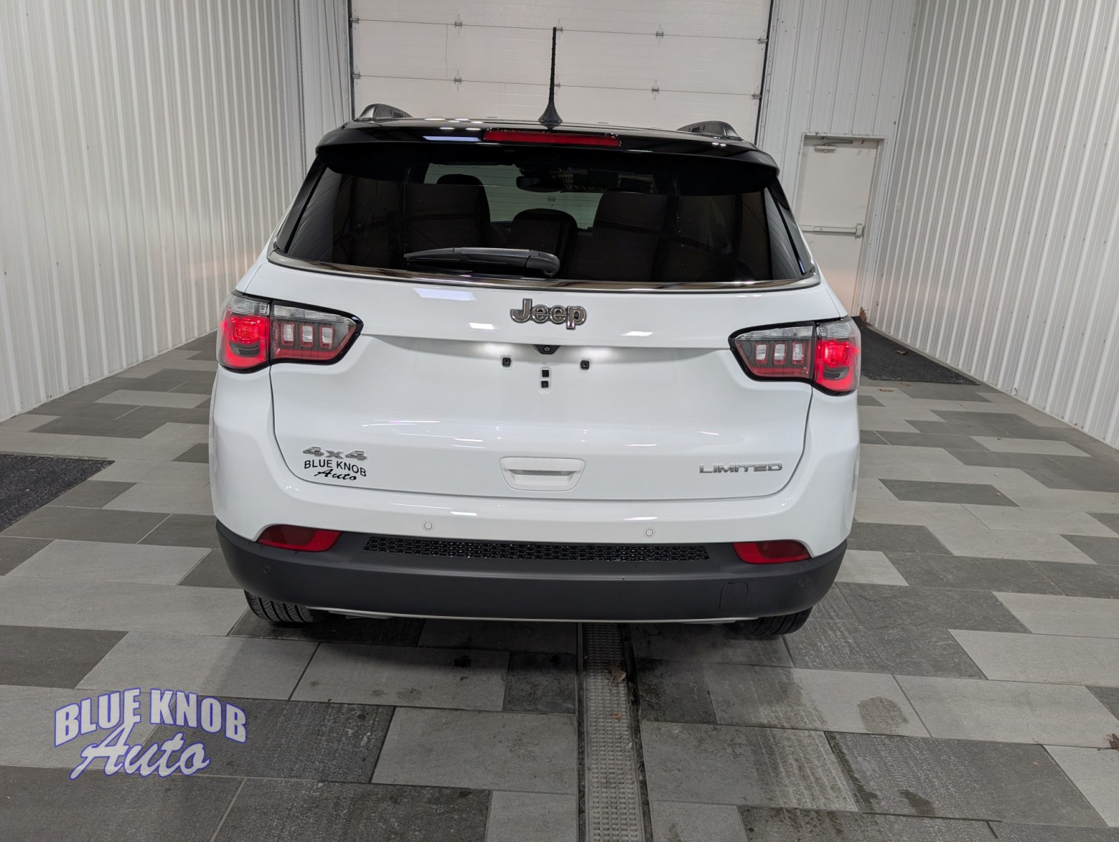 2023 Jeep Compass Limited photo 2