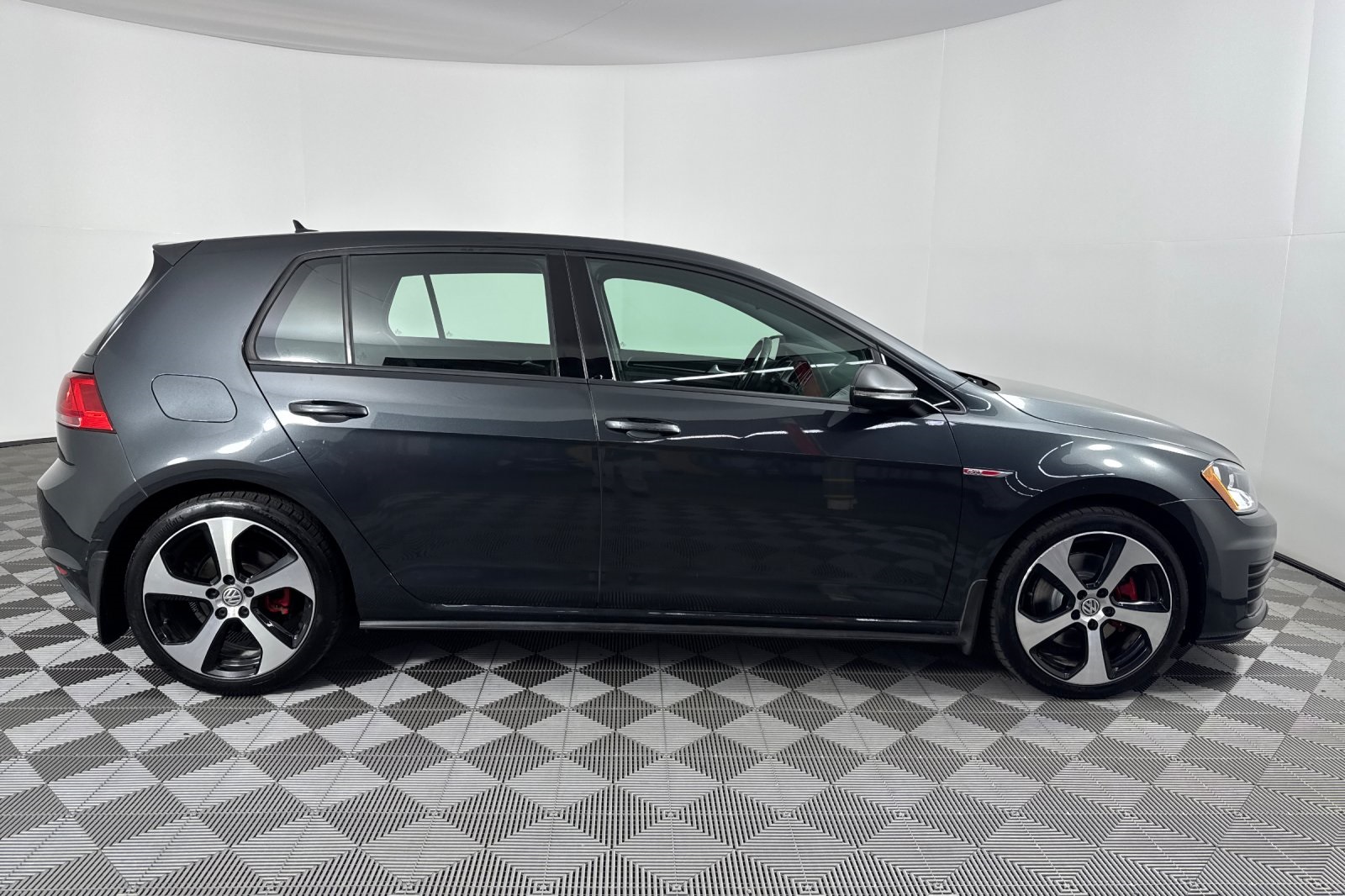 2017 Volkswagen Golf GTI S photo 3