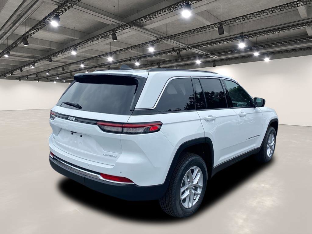 2025 Jeep Grand Cherokee Laredo photo 2