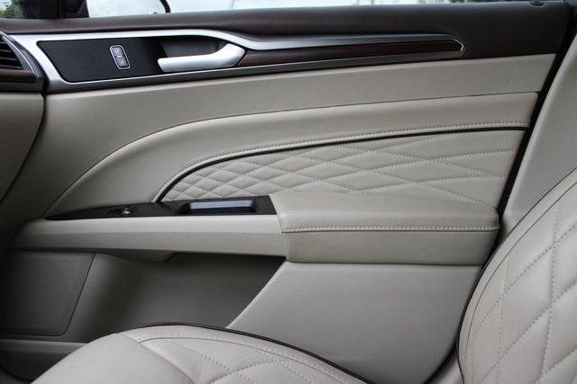 2017 Ford Fusion Platinum photo 28