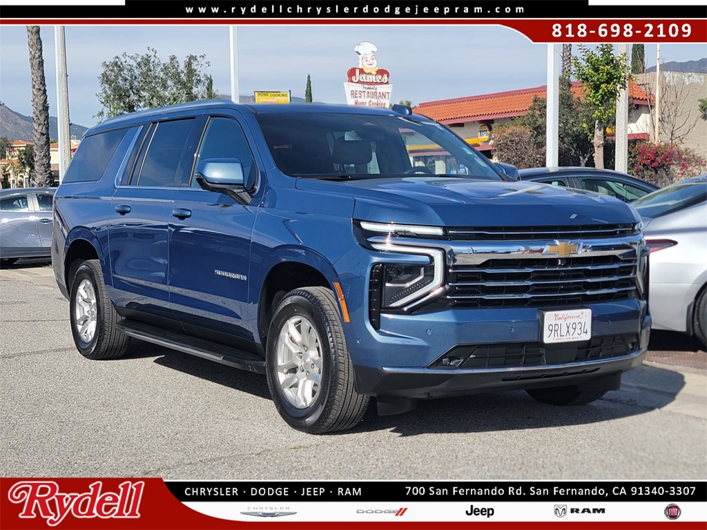 2025 Chevrolet Suburban LT's photo