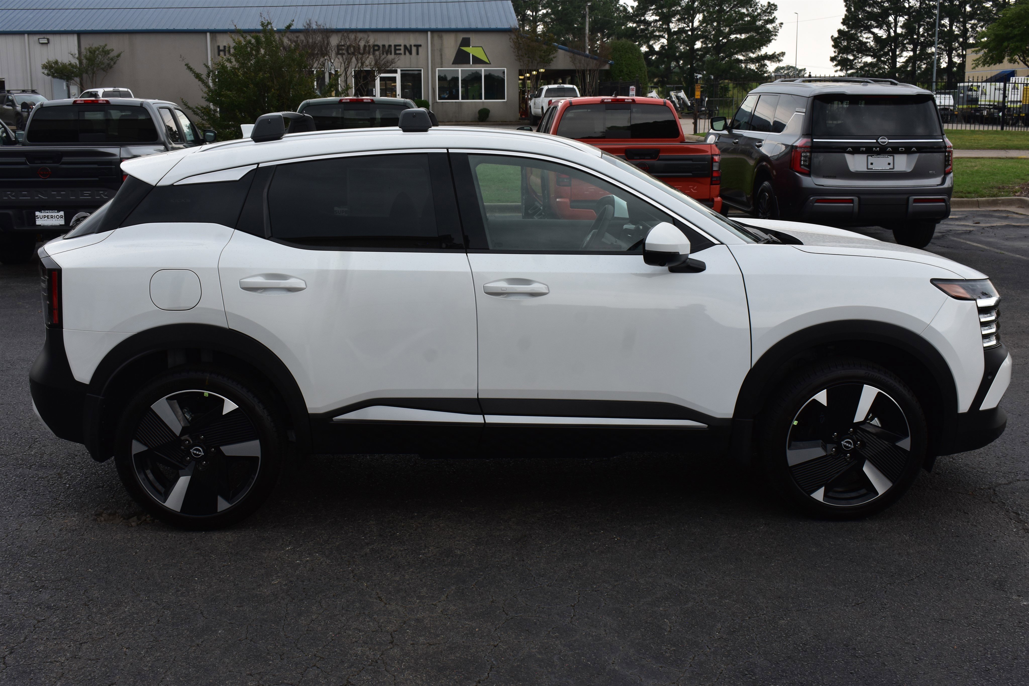2025 Nissan Kicks SR photo 4