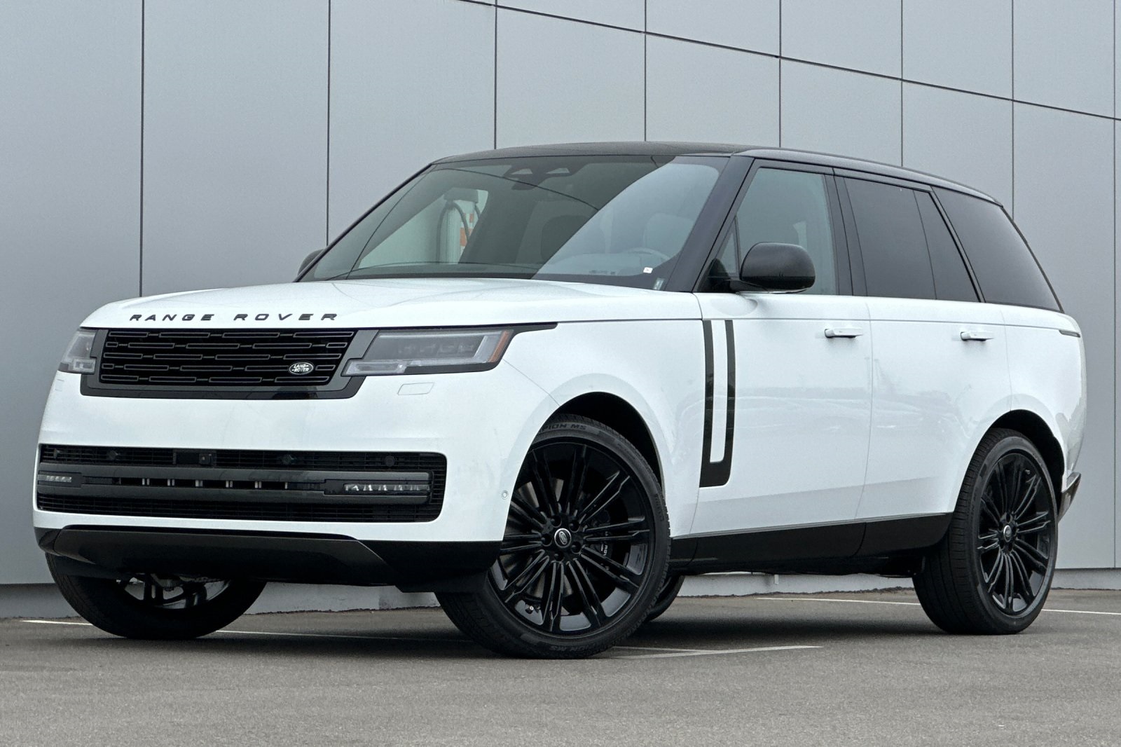 2025 Land Rover Range Rover SE's photo
