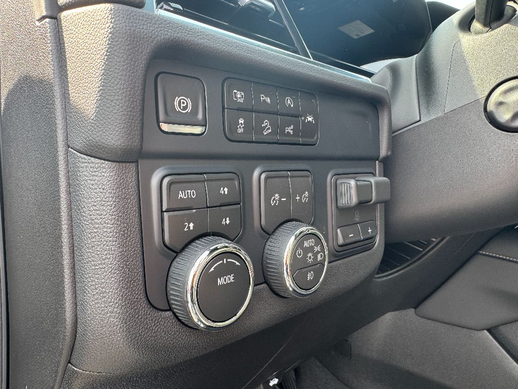 2025 Chevrolet Tahoe Premier photo 17