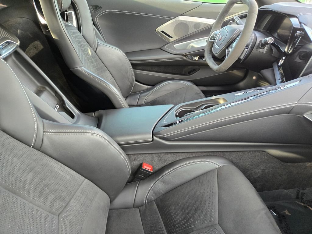 2025 Chevrolet Corvette Stingray 2LT photo 4