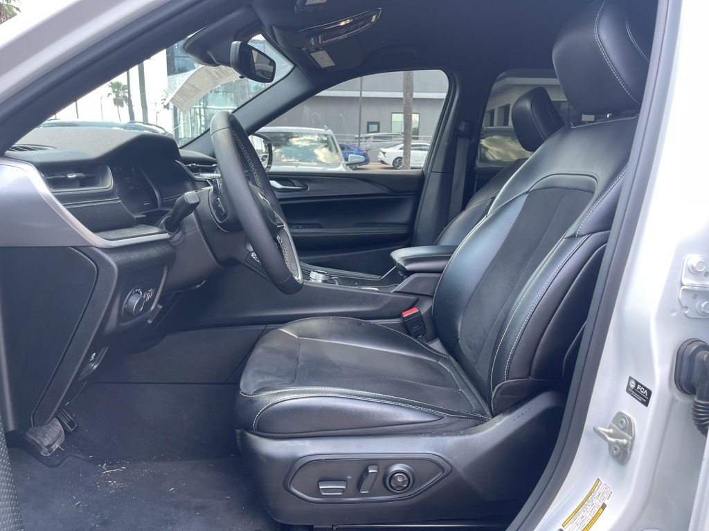 2023 Jeep Grand Cherokee Altitude photo 7
