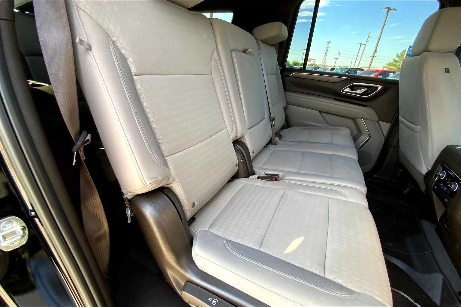 2023 Chevrolet Suburban LS photo 15