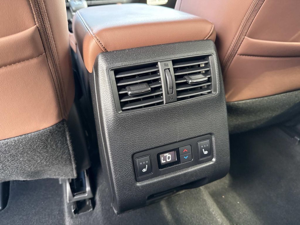2025 Mitsubishi Outlander SEL photo 16