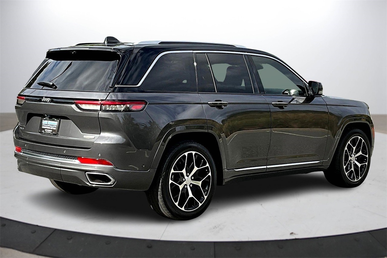 2022 Jeep Grand Cherokee Summit photo 4