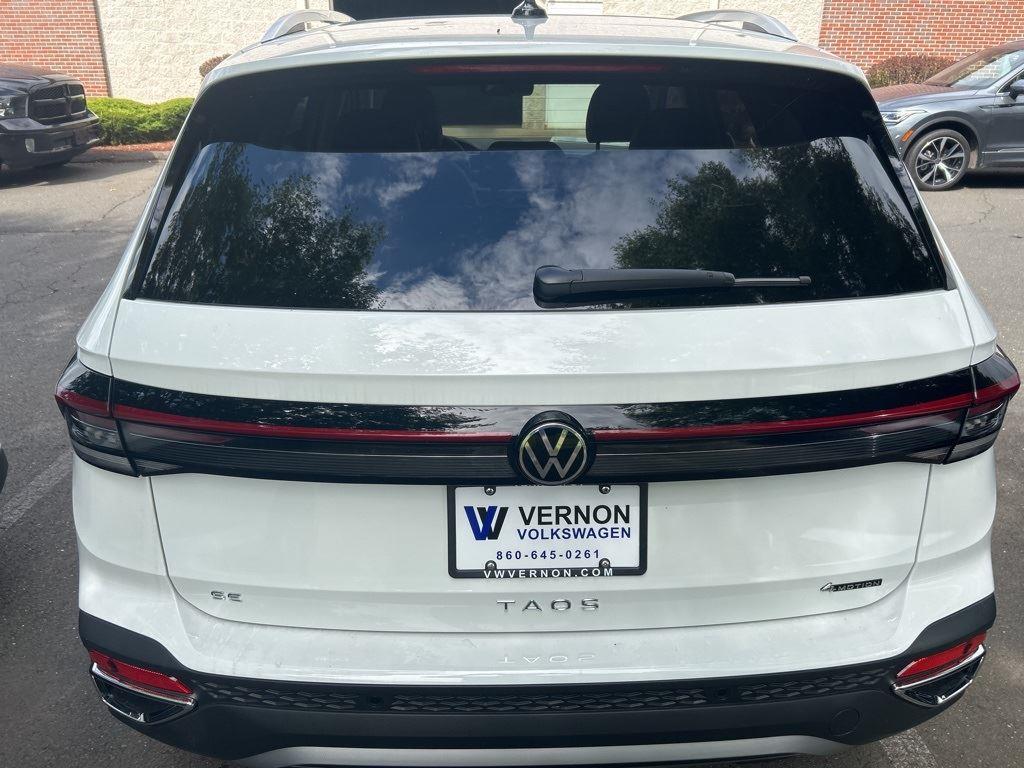 2025 Volkswagen Taos SE photo 3