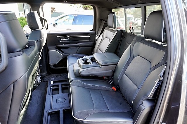 New 2026 Granite Crystal Metallic Clear-Coat Exterior Paint RAM Laramie image 24