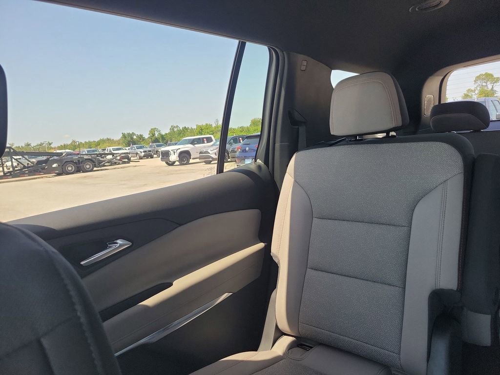 2025 Chevrolet Traverse photo 11