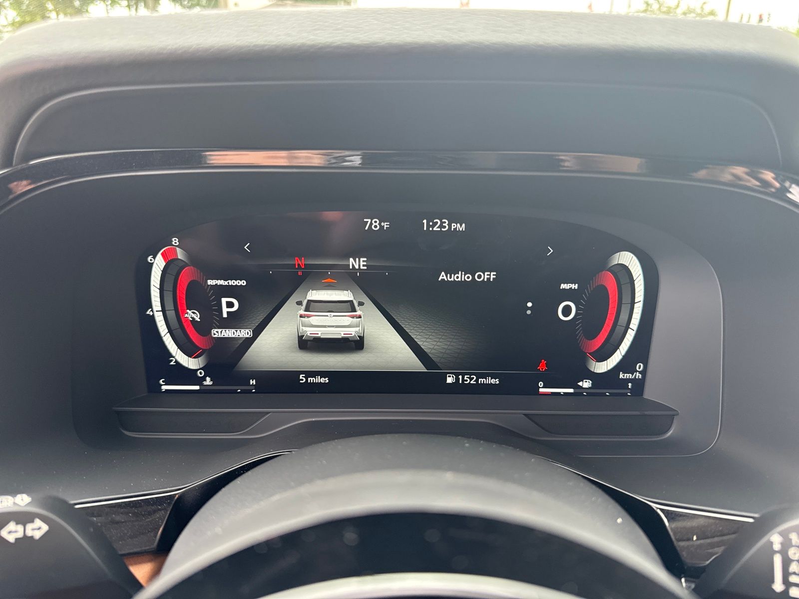 2025 Nissan Pathfinder Platinum photo 18