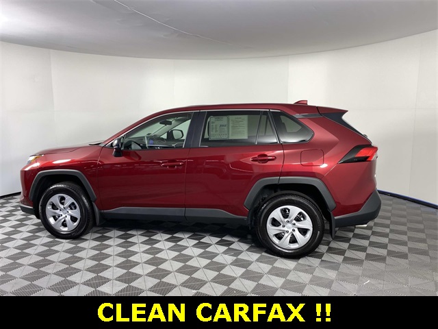 2024 Toyota RAV4 LE photo 4