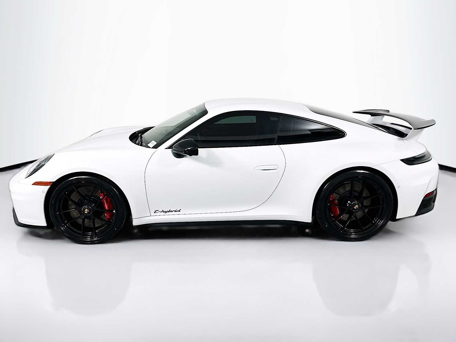 2026 Porsche 911 4 GTS photo 2