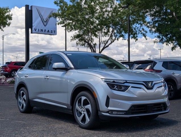 2025 VinFast VF 8 Eco