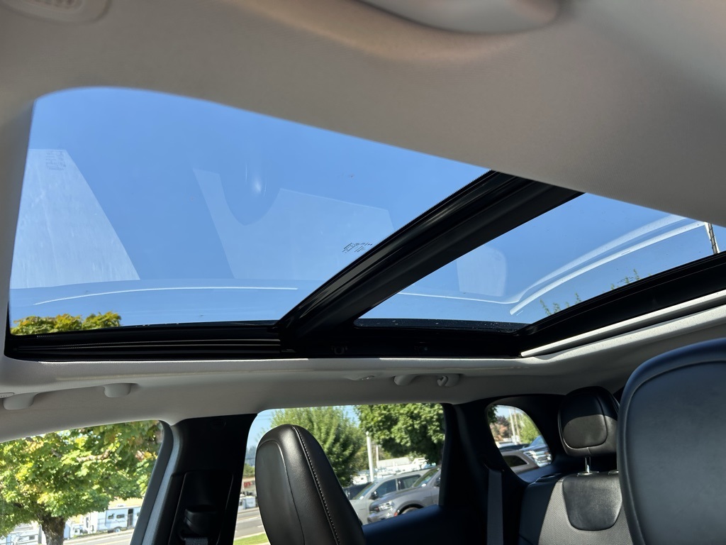 2022 Jeep Cherokee Limited photo 17