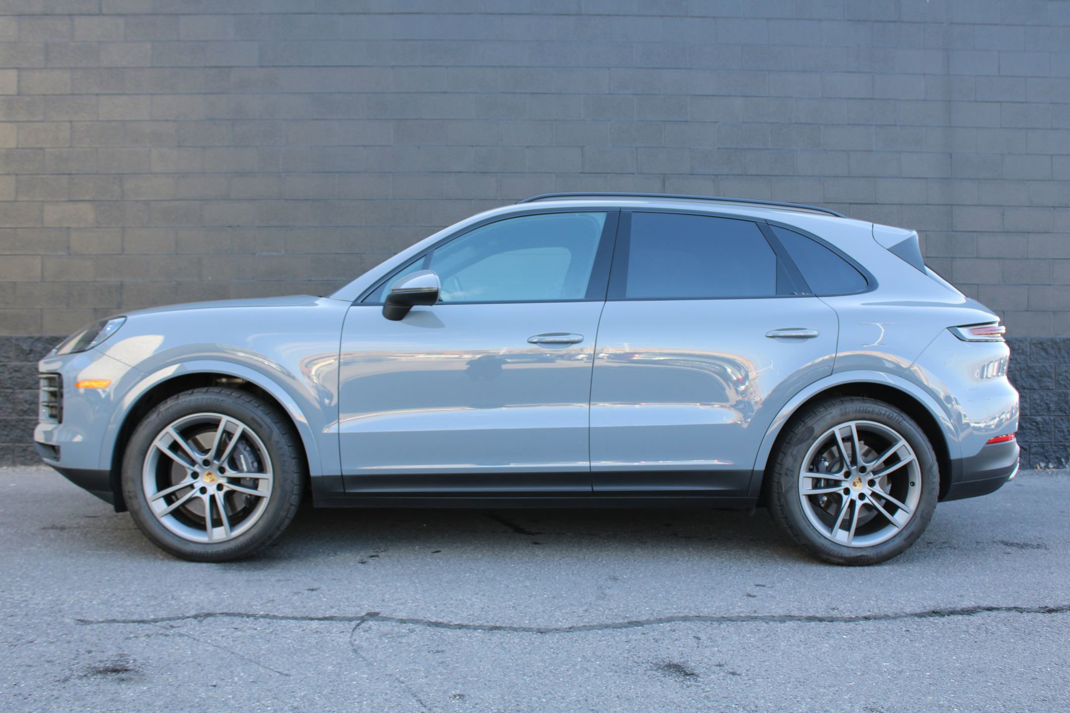 2024 Porsche Cayenne photo 2