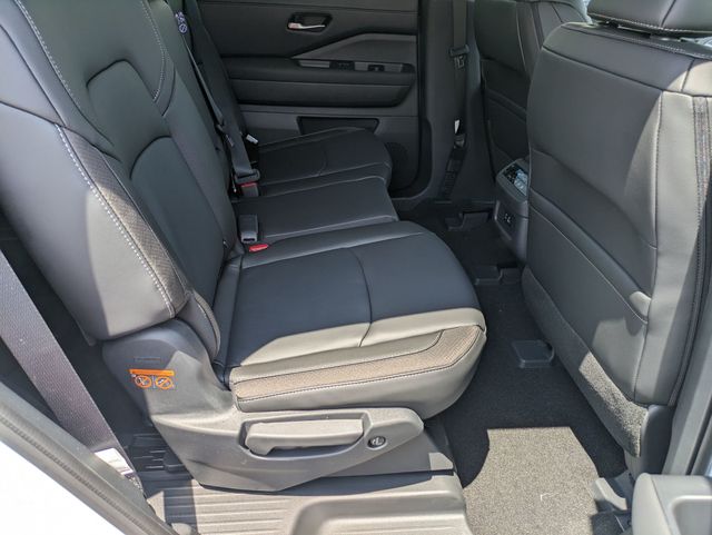 2025 Nissan Pathfinder SL photo 25