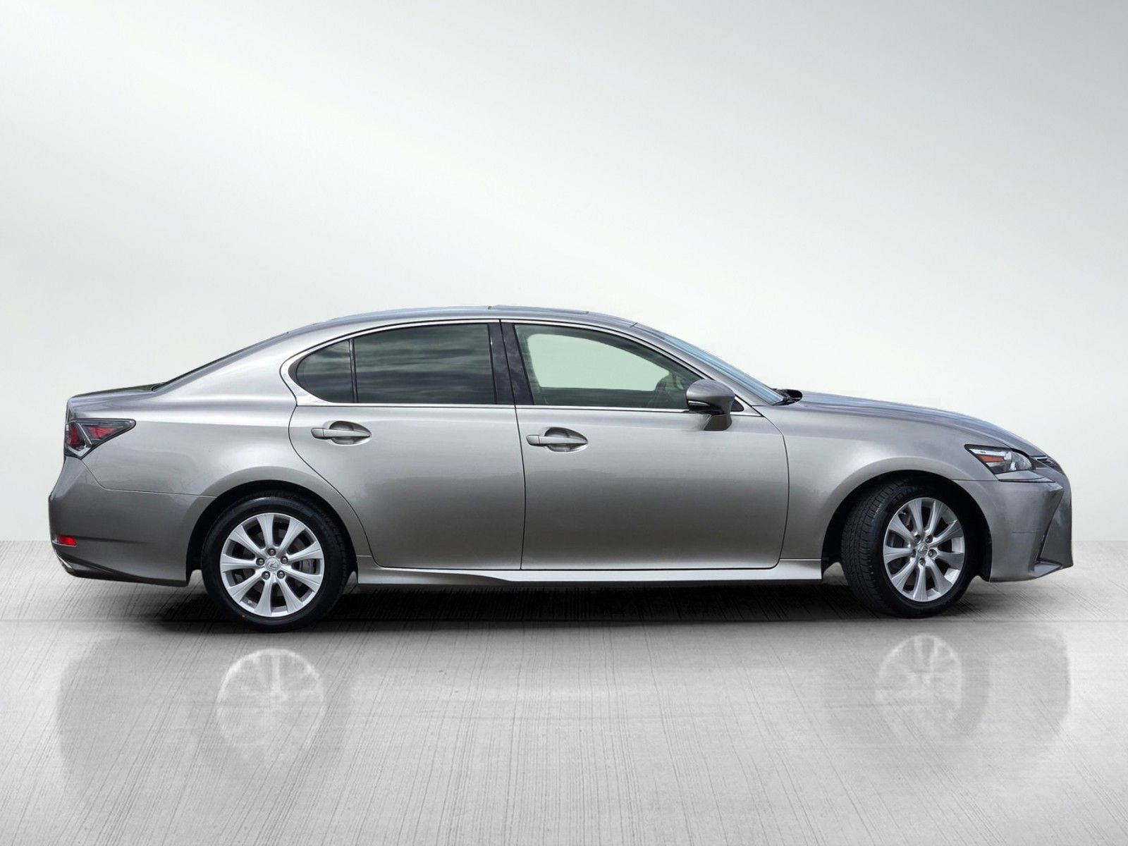 2016 Lexus GS 200t photo 3