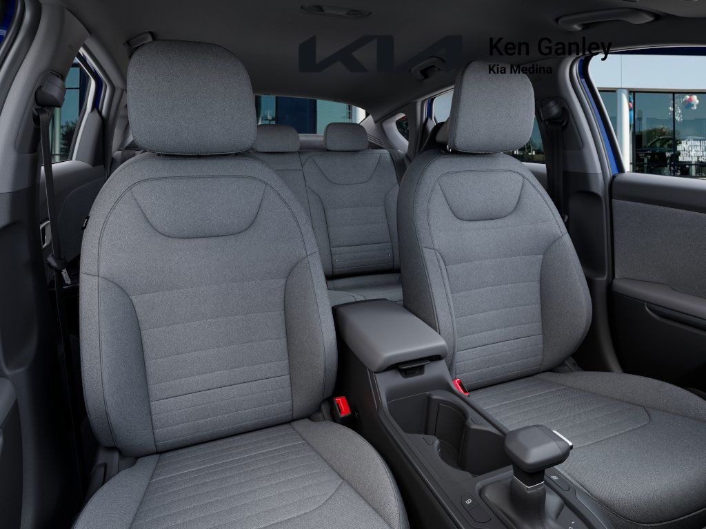 2025 Kia K4 EX photo 13
