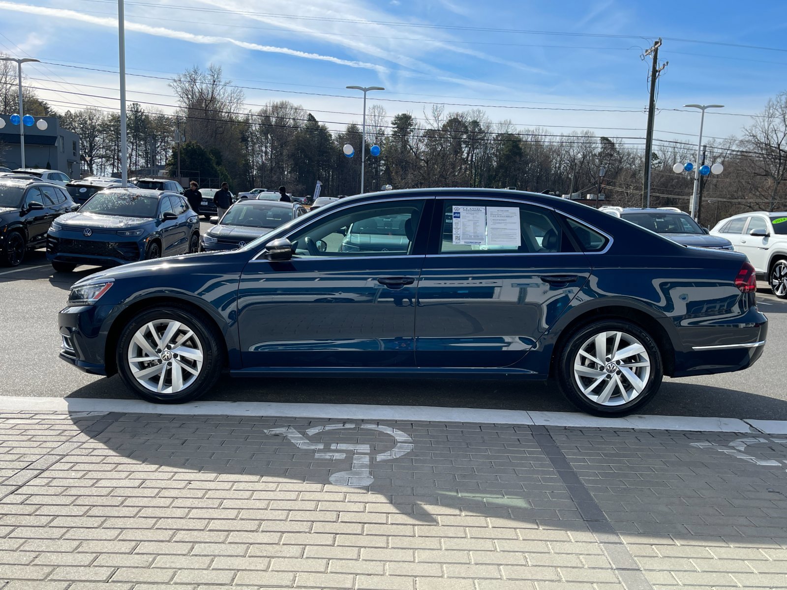 2018 Volkswagen Passat 2.0T SE photo 2