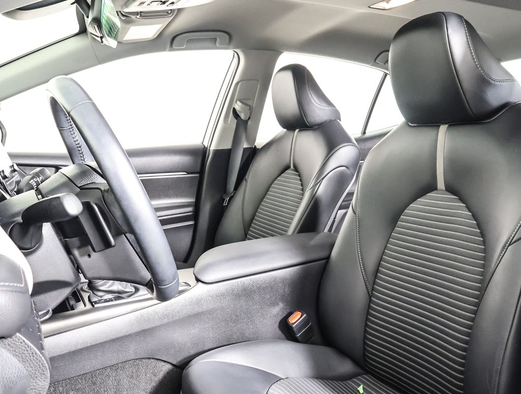 2023 Toyota Camry SE photo 6