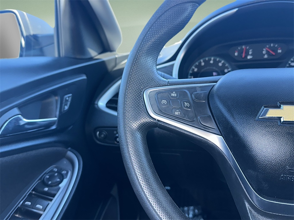 2022 Chevrolet Malibu LS photo 4