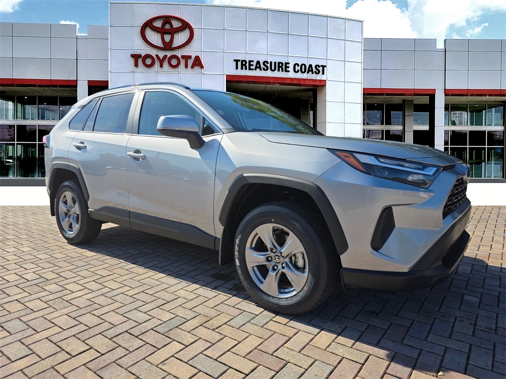 2025 Toyota RAV4 XLE's photo