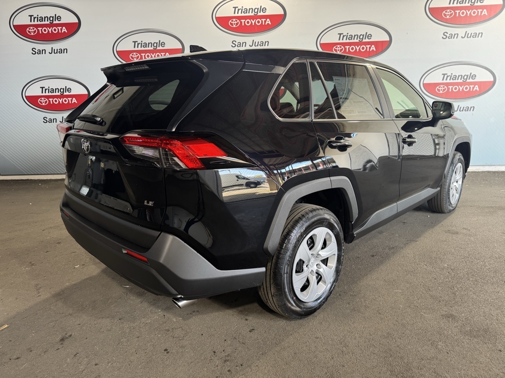 2025 Toyota RAV4 LE photo 4