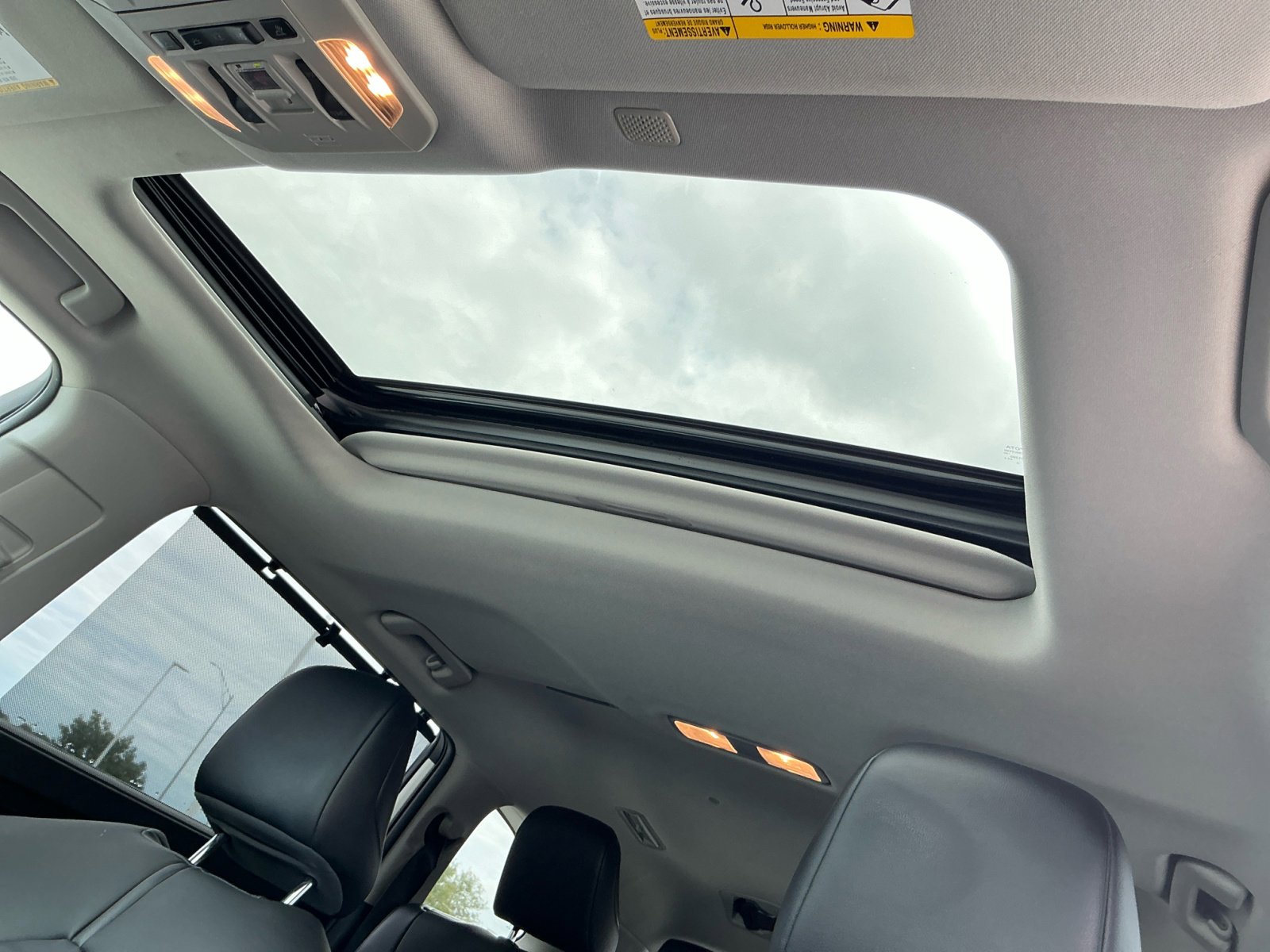 2021 Toyota Highlander Hybrid XLE photo 4