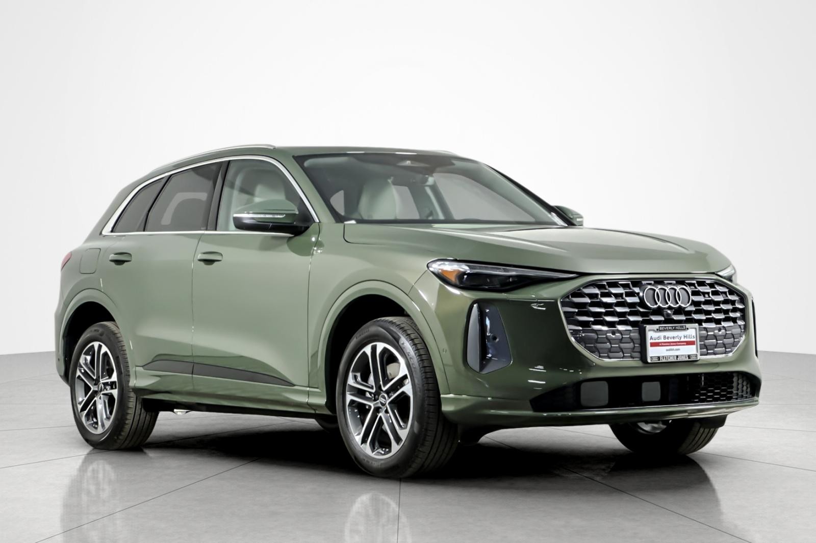 2025 Audi Q5 Premium Plus TFSI photo 2