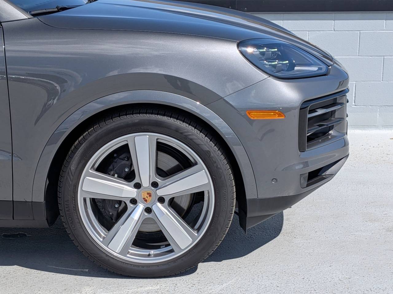 2025 Porsche Cayenne Coupe Base photo 11