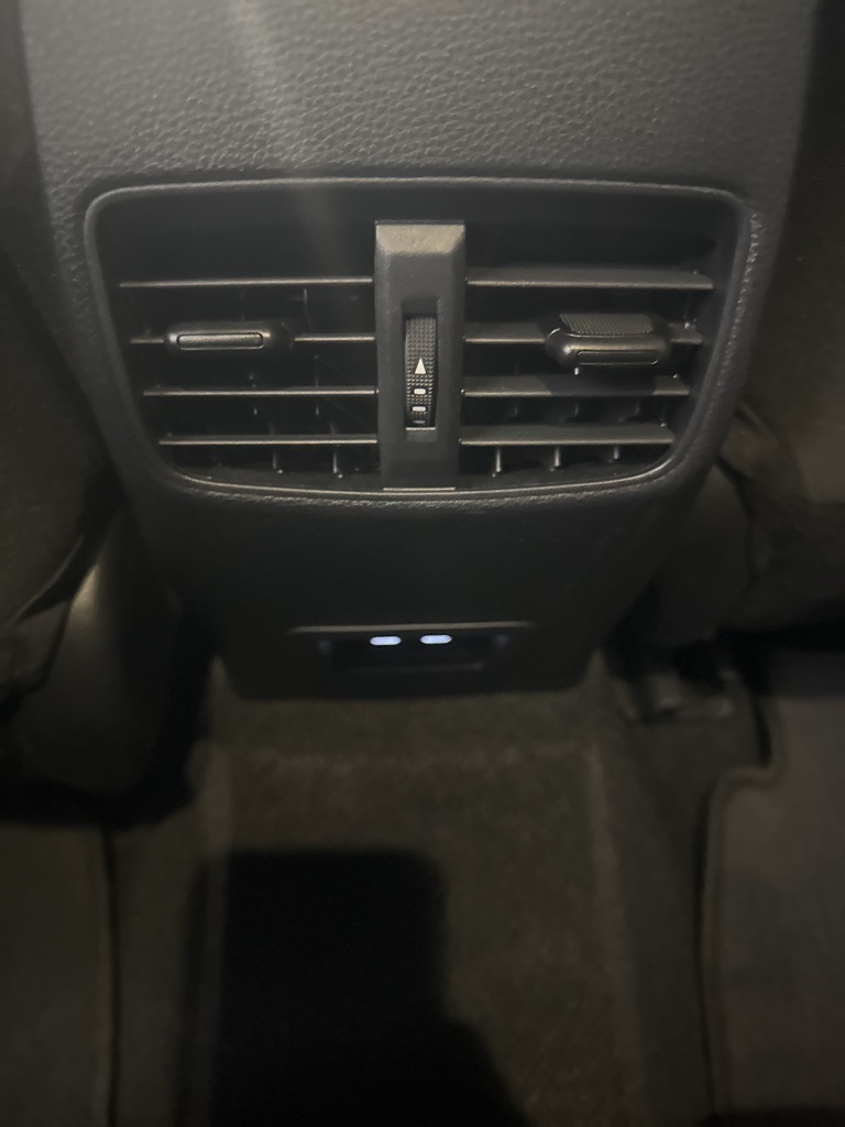 2023 Toyota Corolla Cross LE photo 24