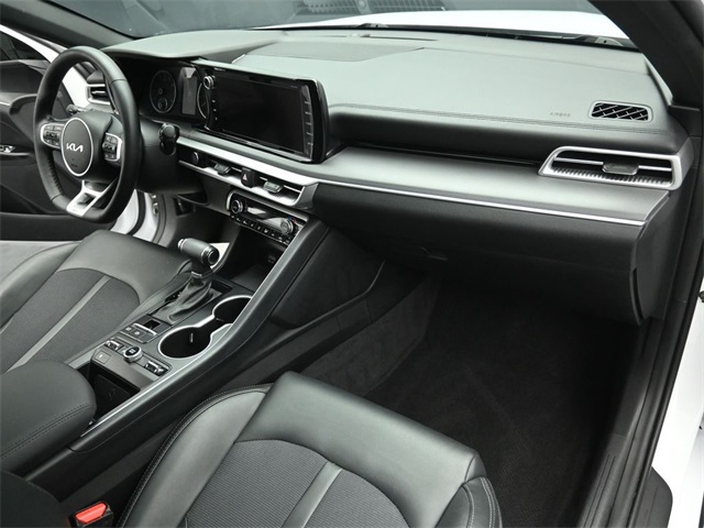 2023 KIA K5 - Image 30
