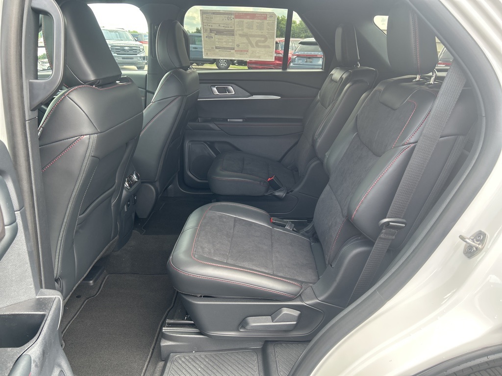 2025 Ford Explorer ST photo 12