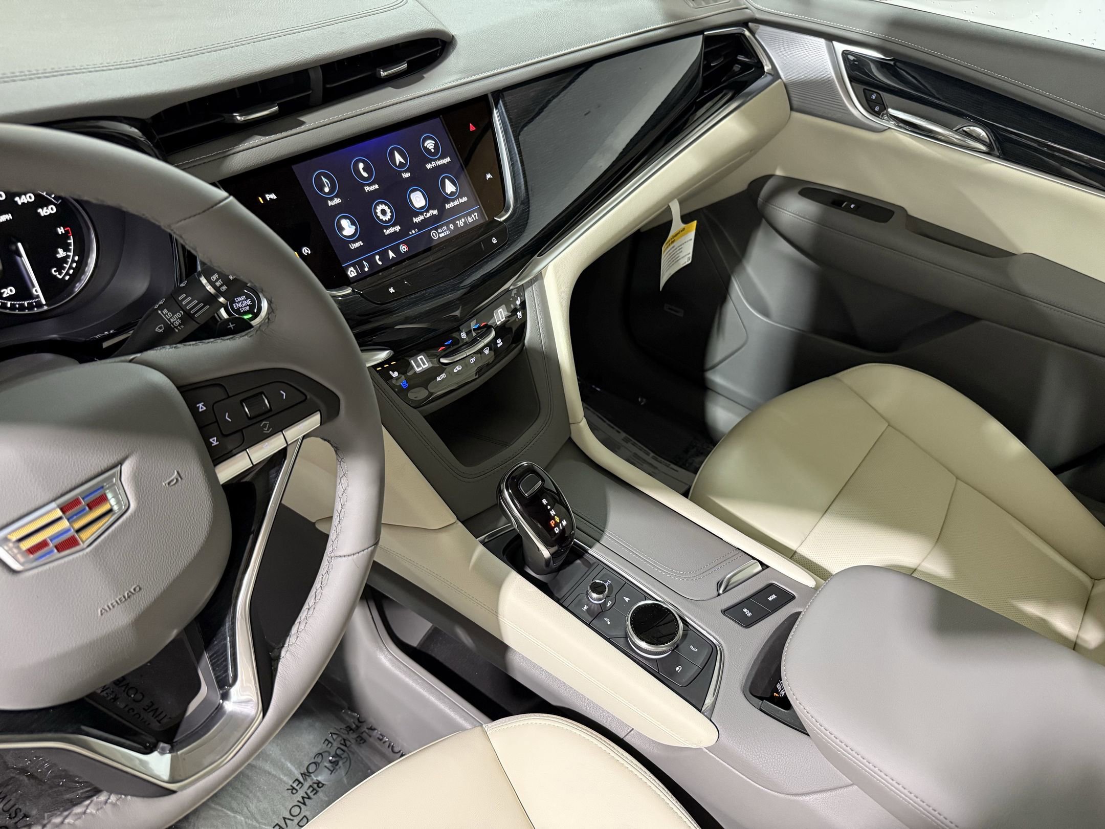 2025 Cadillac XT6 Premium Luxury photo 32