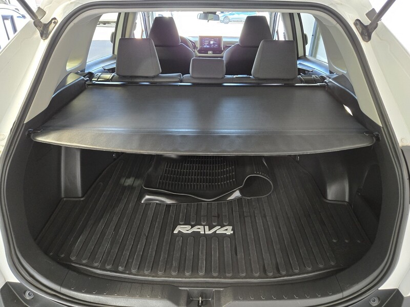 2023 Toyota RAV4 XLE photo 14