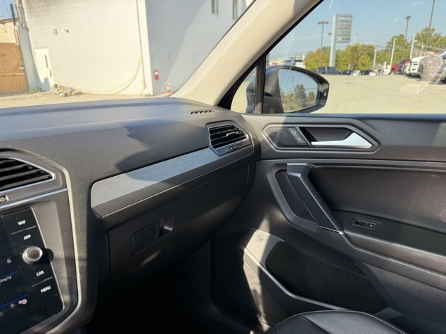 2020 Volkswagen Tiguan SEL photo 18