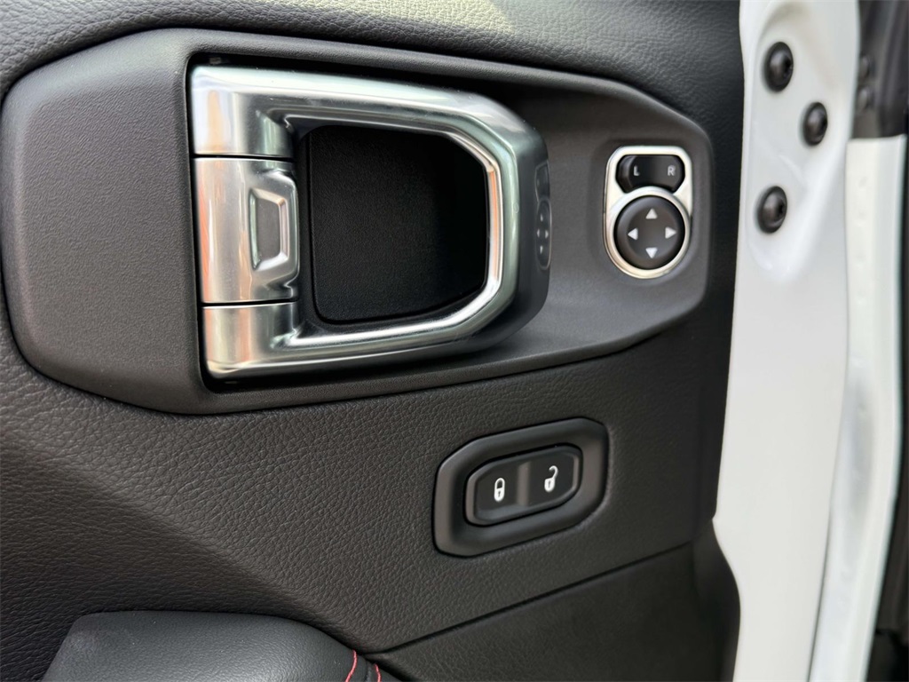 2025 Jeep Wrangler Rubicon X photo 22