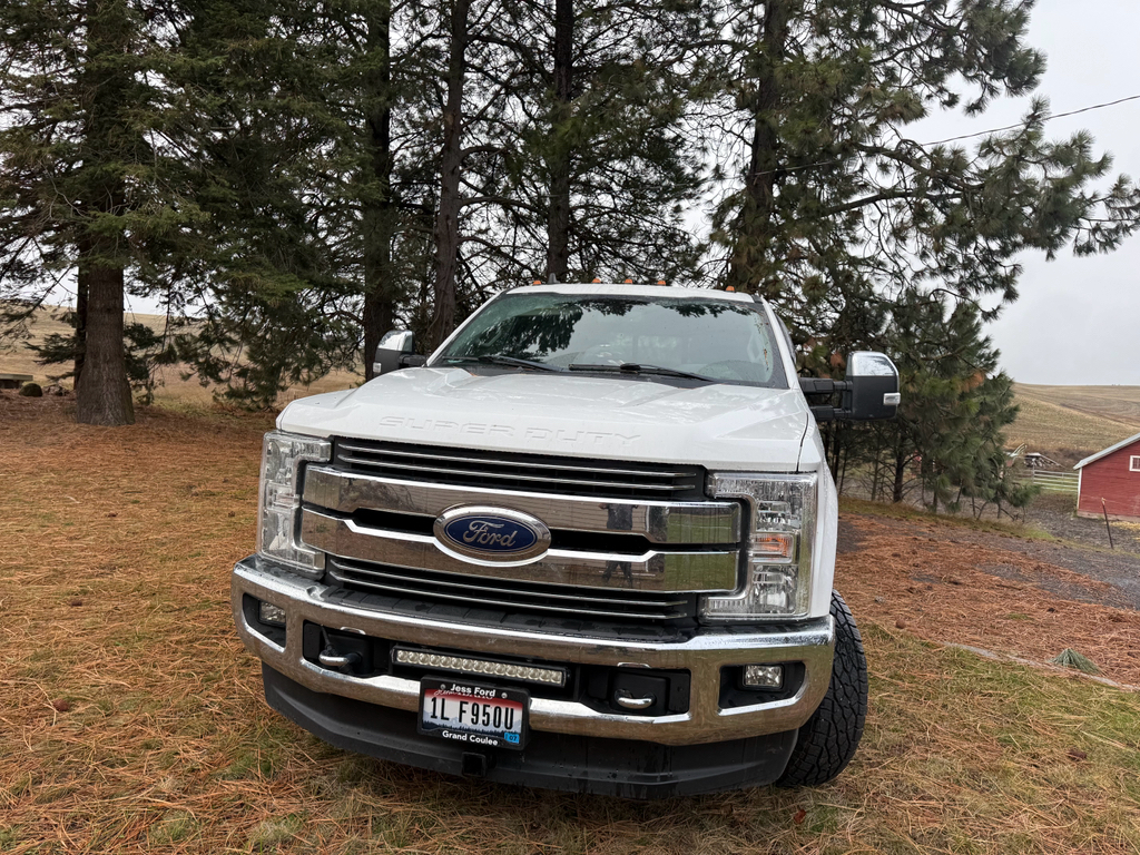 2019 Ford F-350 Super Duty Lariat's photo