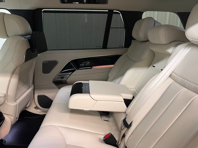 2025 Land Rover Range Rover Autobiography photo 11